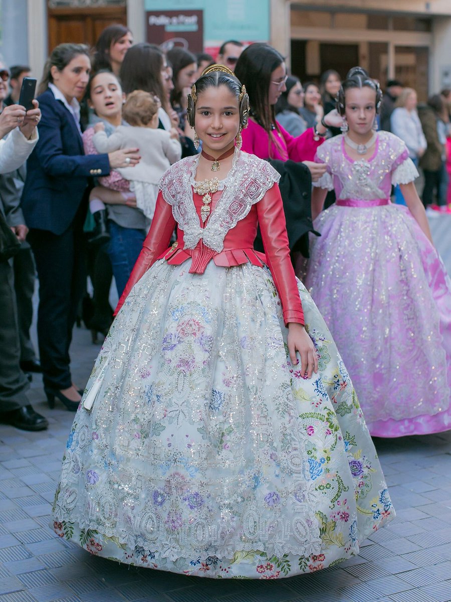 Enhorabona a les elegides com a Reines Falleres de Borriana per al 2018, Ana Giménez Domingo i Judit Pesudo Martinez i a les seues Falles