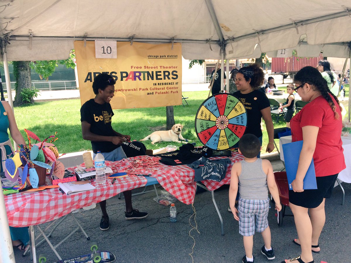 The606Chicago's tweet photo. So many great community partners at The #606BlockParty! Like @FreeStTheater shown here. https://t.co/ujE83niUrZ