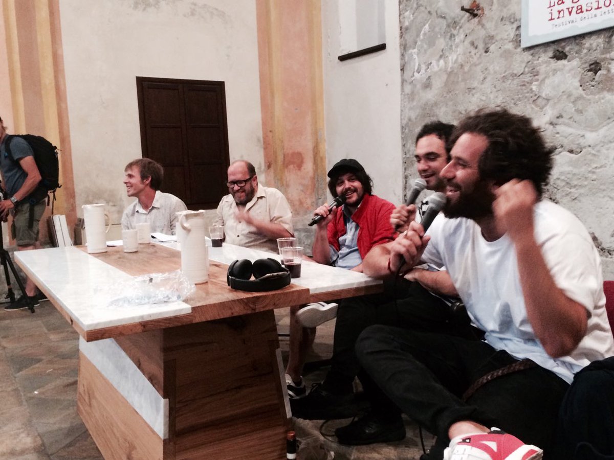 Difficile seguire questa conversazione pseudo-seria e pseudo-intellettuale sull'#indie senza ridere! 😀 #invasione17