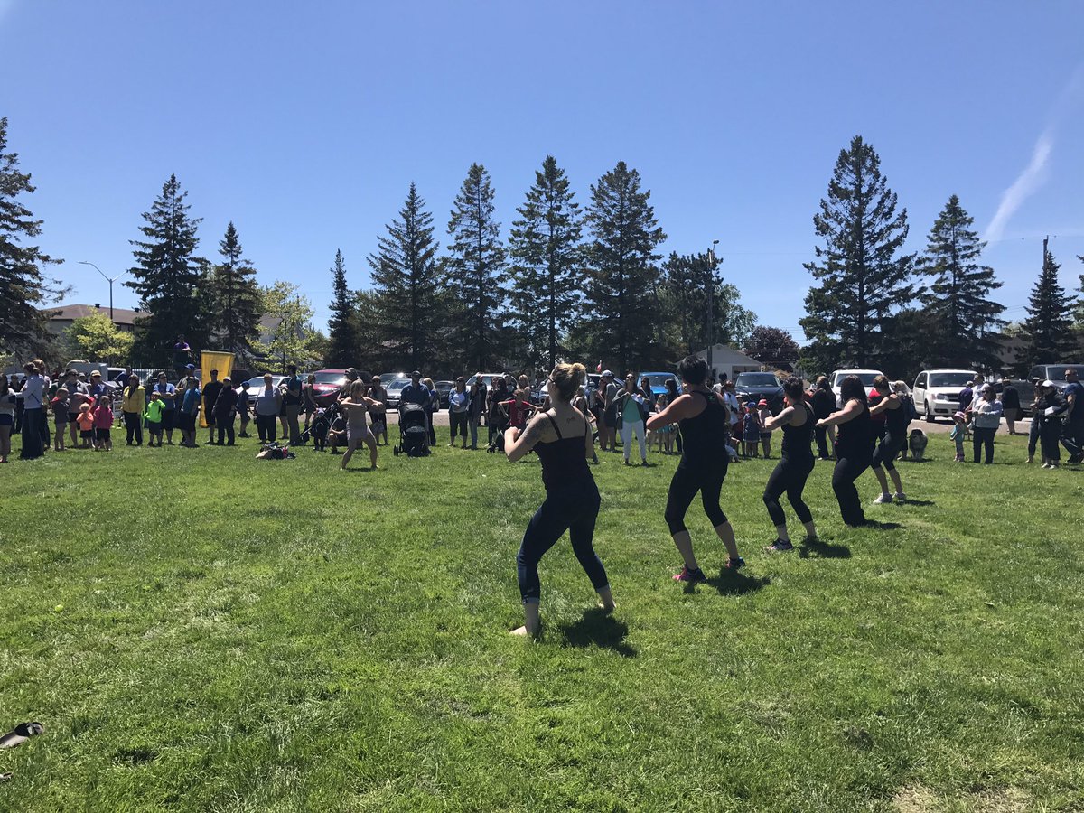 1063jetfm's tweet photo. There is a huge event going on at Lee park right now. For the Grand opening of SugarDaddy Cupcakes and Catering #summerfunrunner https://t.co/uH9RC6M5xO