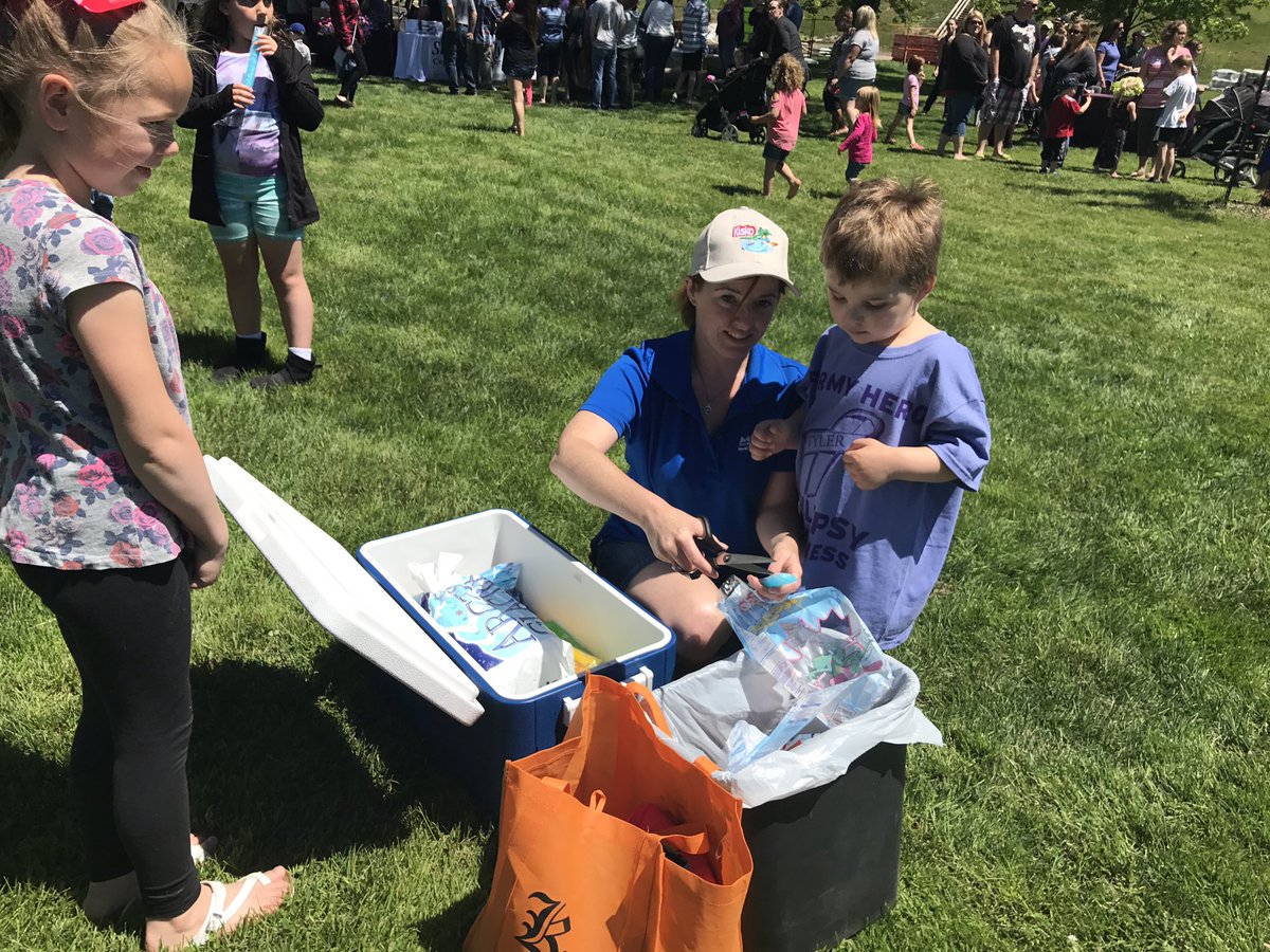 1063jetfm's tweet photo. There is a huge event going on at Lee park right now. For the Grand opening of SugarDaddy Cupcakes and Catering #summerfunrunner https://t.co/uH9RC6M5xO