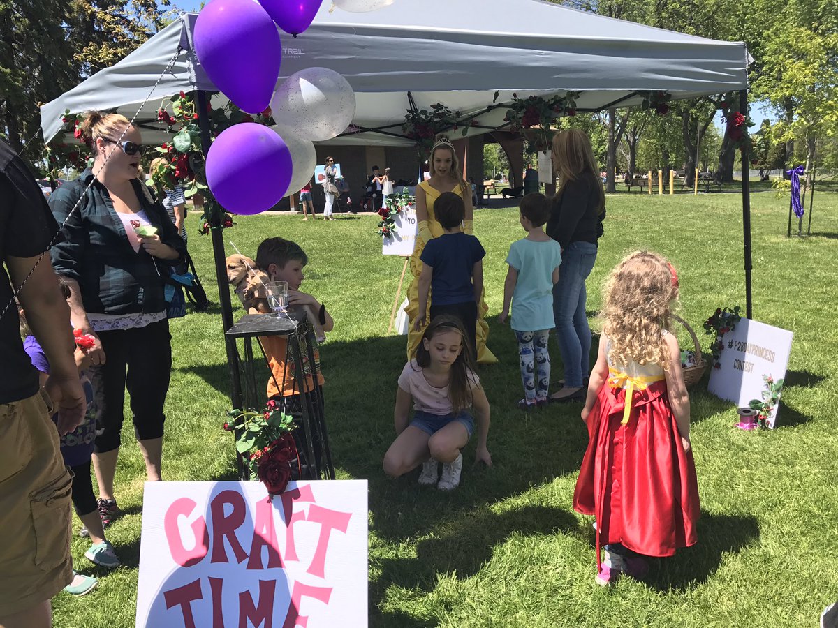 1063jetfm's tweet photo. There is a huge event going on at Lee park right now. For the Grand opening of SugarDaddy Cupcakes and Catering #summerfunrunner https://t.co/uH9RC6M5xO