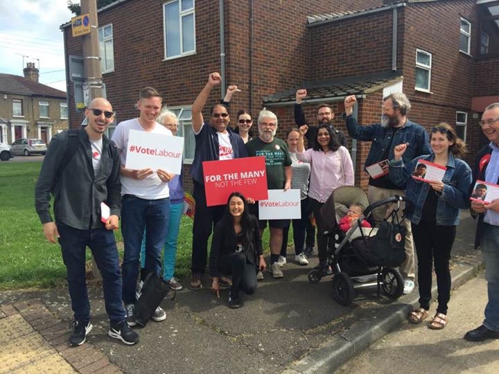 PeoplesMomentum's tweet photo. Campaigning to take Thurrock from the Tories and win it for @John4Thurrock17 and Labour. #mynearestmarginal #labourdoorstep https://t.co/R1CIBiWSAv