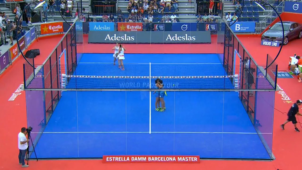 babolatpadel's tweet photo. Semis #WPTBarcelonaMaster
Bola Set y partido! Para las gemelas del Team Zapatillas #BabolatPadel 
Mapi y Majo enhorabuena!! https://t.co/TOG2UTUIxt