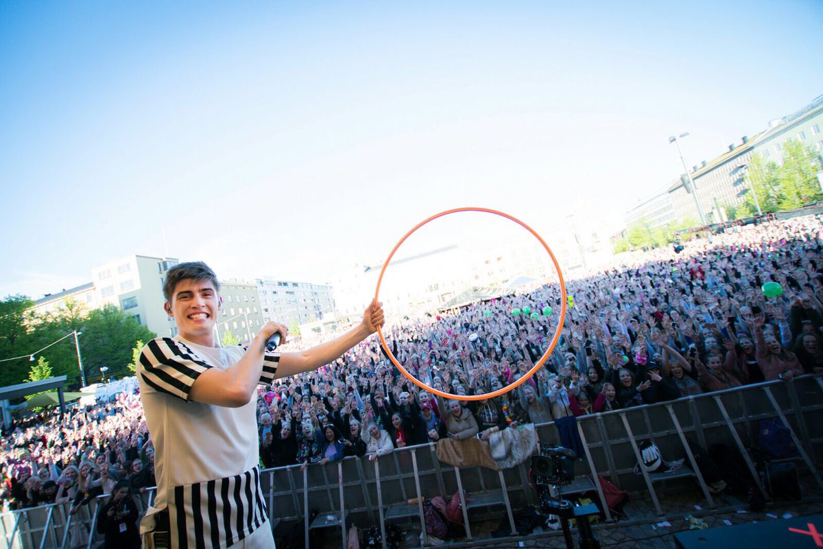 robinpackalen's tweet photo. Kiitos Ylex Popissa olleet!! Upee startti Hulahula Tourille💎
#robination #hulahulatour #lahti https://t.co/Q2fPkAtyJk