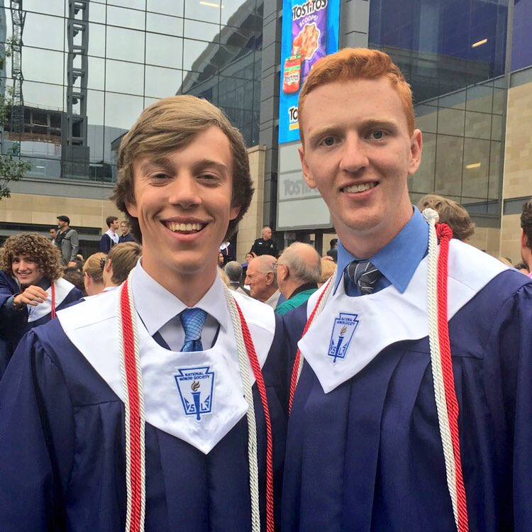 themodleyfamily's tweet photo. 12 years later ... 🎓🎓 https://t.co/3gC9ICnoBW