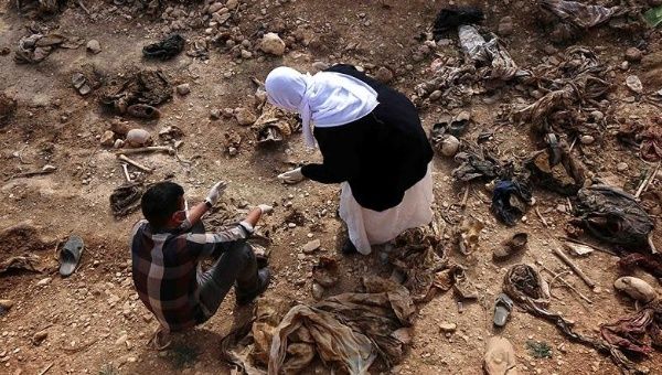 MnKhS's tweet photo. This woman is looking for the bones of her family members in one of #Yazidi mass graves who have been killed by #ISIS
#YazidiPlight https://t.co/nU8FTSaet6