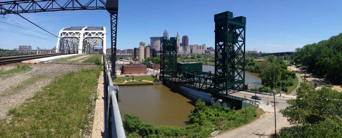 ShareTheRiver's tweet photo. Wanna see this scenic overlook of Cleveland and the #CuyahogaRiver as part of the #BurningRiverRamble? @redlinegreenway is working on it! https://t.co/4RaLiI01iW