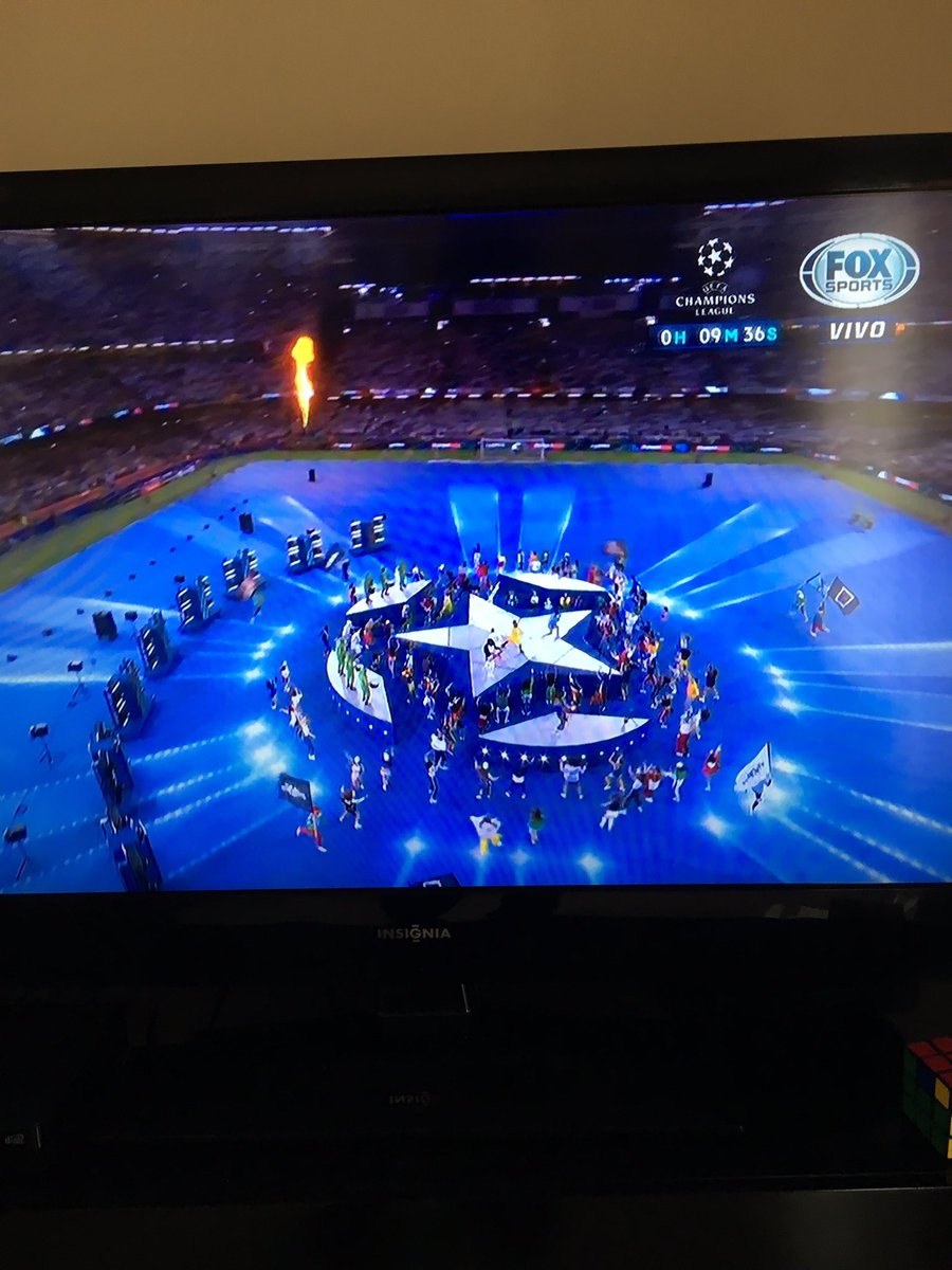 shegaro's tweet photo. #ChampionsxFOX a punto de que empiece el partido HALA MADRID!!! https://t.co/cvmjoyeGK2