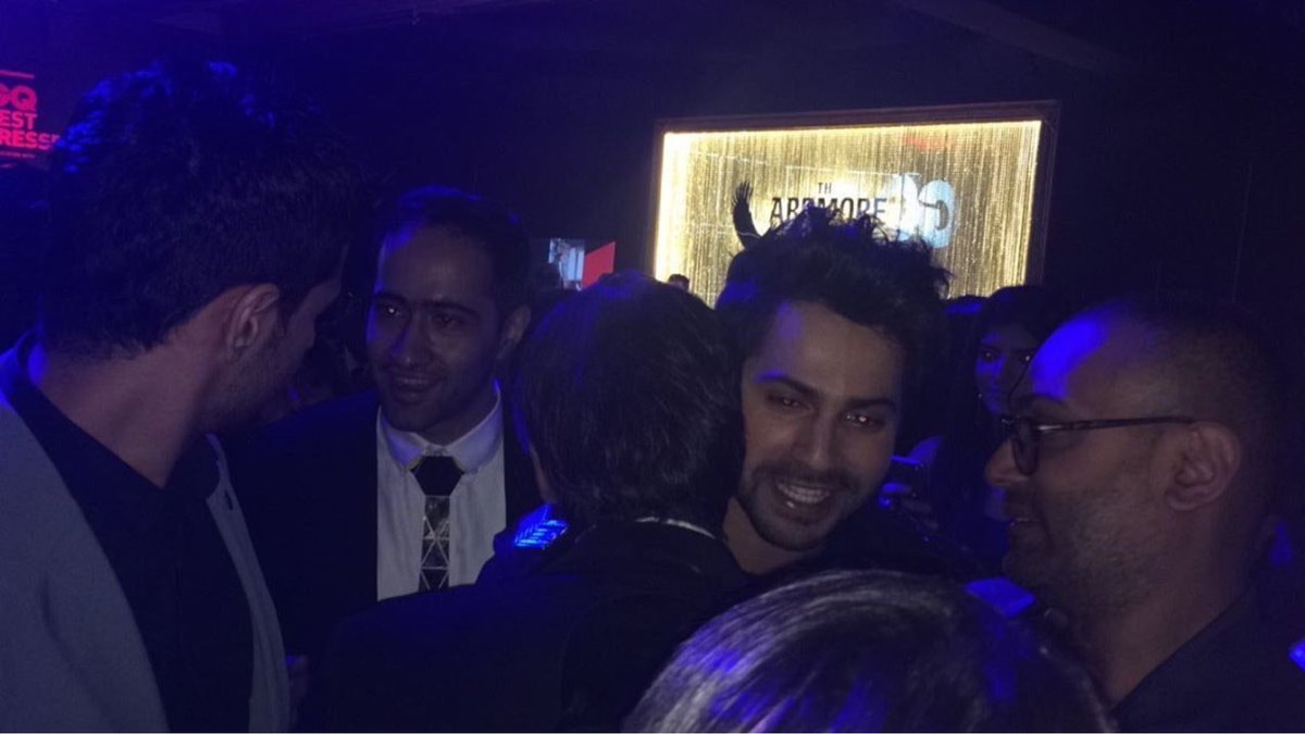 Sidharth4you's tweet photo. OMG #SidVar again in the same pic 😘
They are finally back ❤️
#SidharthMalhotra #VarunDhawan #gqbestdressed2017 https://t.co/Gd0tTfM29y