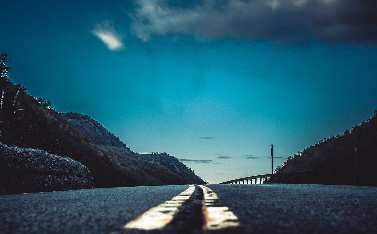 Erik_Reato's tweet photo. Take a dangerous picture in a 55mph two sided blindside road ✔🤘 #photography #roadtrip #keenevalley #NewYork #DoWhatYouCant  #YOLO  🖖 https://t.co/W7moPcgXeF