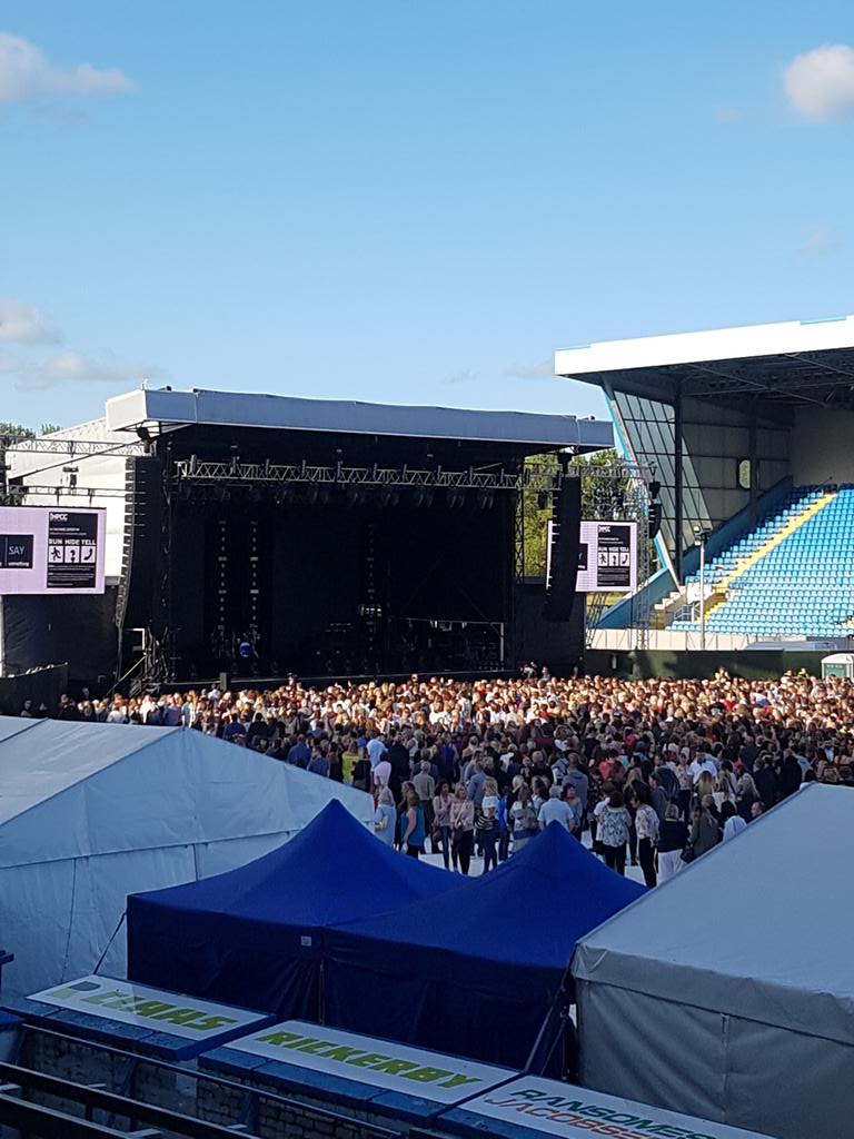 CarlislePolice's tweet photo. Olly Murs Event is in full swing.. gorgeous 🌞 shine. @louisa sounding great warming up the crowd. Enjoy your night, come over if you need us https://t.co/Oepdm3adYo