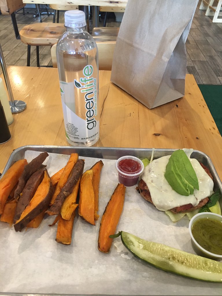 maureen_tosto's tweet image. Healthy meal after lower body workout blast. #firnessfirst