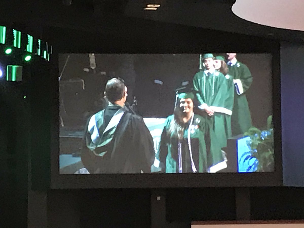 LuvTching's tweet photo. And just like that, my princess is all grown up and ready for better things! #proudmama #phsgraduation #unthereshecomes https://t.co/zvQvUCOnD0
