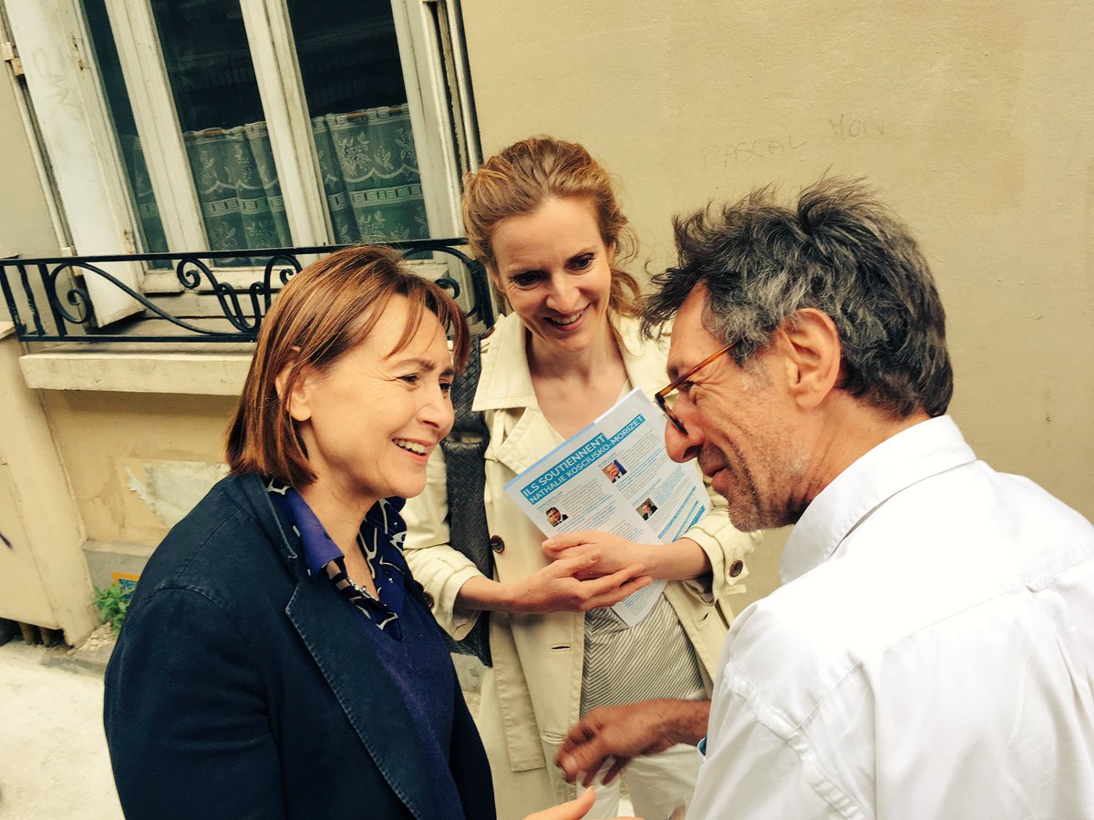 nk_m's tweet photo. Par grand soleil comme sous la pluie nous étions ce soir, comme tous les jours, avec mes équipes à la rencontre des Parisiens 🌞🌧👊🏼🇫🇷 https://t.co/BqEl7toRer