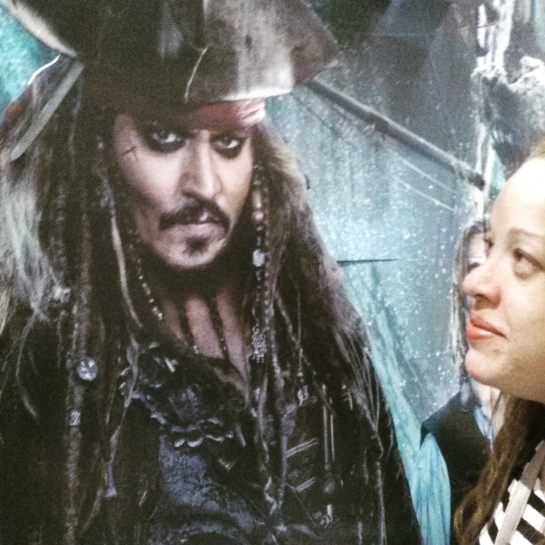 Lancastro's tweet photo. Homem lindooooooo. Conferindo no UCI Piratas do Caribe 5 - A vingança de Salazar #JohnnyDepp #piratasdocaribe https://t.co/WT0R1mx8v4