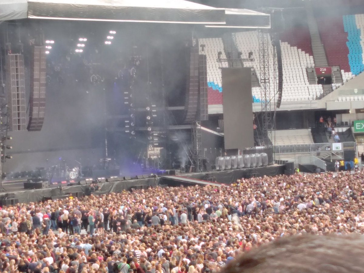 AlexDraven's tweet photo. Anyone else here tonight? *is excited* https://t.co/EcDNDlvGoS