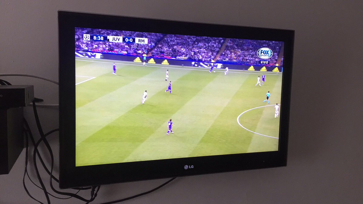 Jeffervaldes's tweet photo. Disfrutando en mi casa de la final  #ChampionsxFOX https://t.co/ZH7Ay1WOHH
