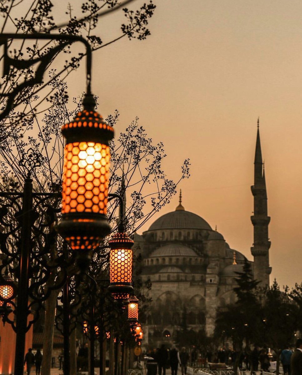 Yucel72Ozlem's tweet photo. #sahurzamanı 
Ezanlar okunur, eller semaya açılır Allahım niyet ettim senin rızan için oruç tutmaya. Hayırlısı ile beni iftara kavuştur amin https://t.co/RPrDHqUEd8