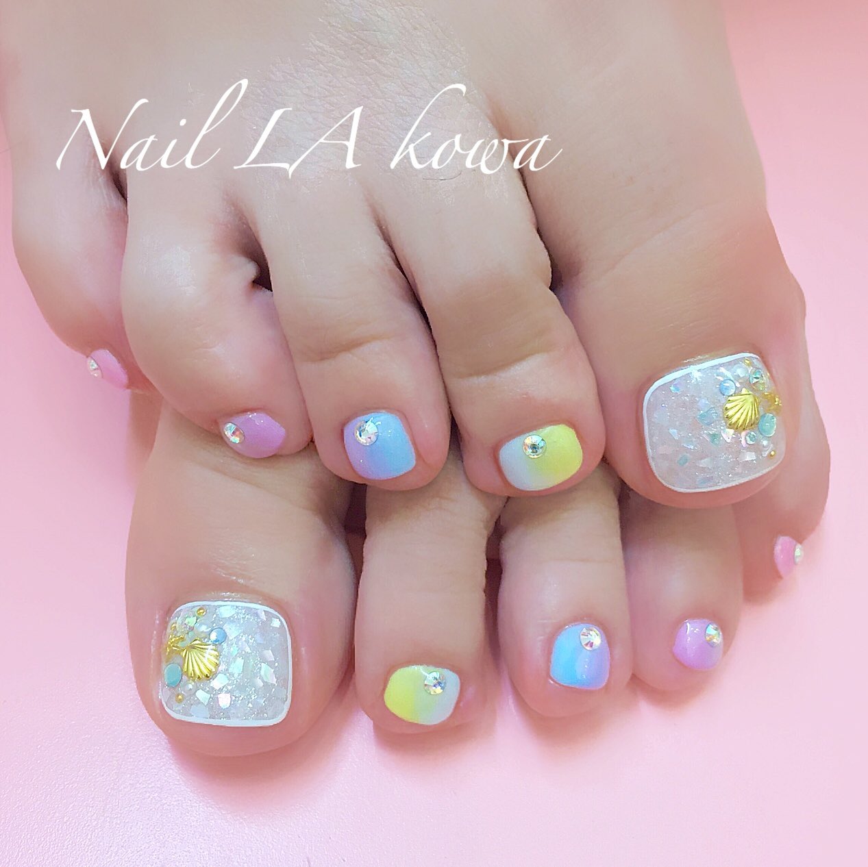 Nailラコワちゃん フットネイル夏 フットネイル Footnail ペディキュア Pedicure 縦グラデーション 夏ネイル シェルネイル 貝ネイル T Co jvpschj8 Twitter