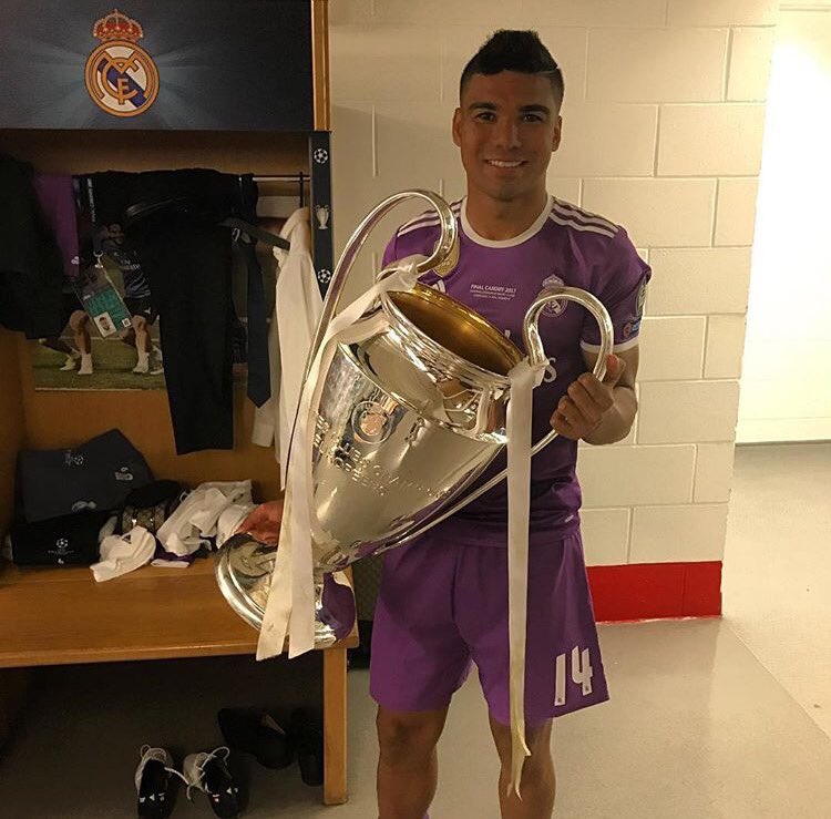 Casemiro's tweet photo. 🏆🏆🏆#️⃣1️⃣4️⃣🏆🏆🏆 https://t.co/ylDYPwSg8P