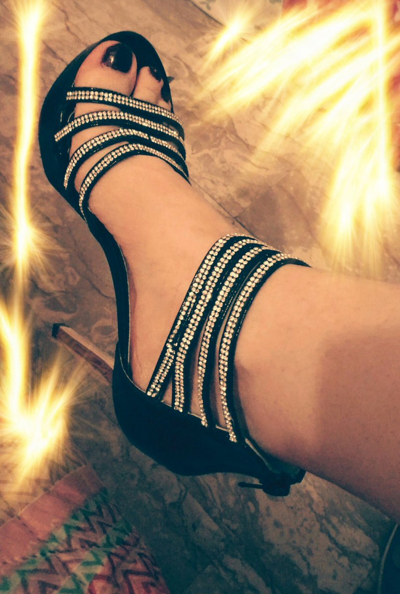 raffaellamasse2's tweet photo. Le mie scarpe😍 https://t.co/UlIM4jUqR2