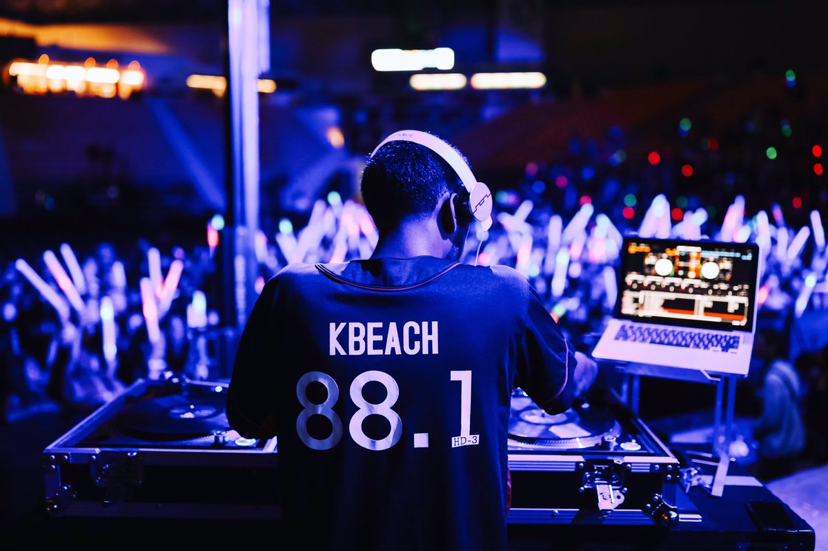 djbrokk's tweet photo. Views From The Booth👀| @Kbeach_Radio | #DJlife #ScratchLA #GoBeach https://t.co/gbTjIDtw8E