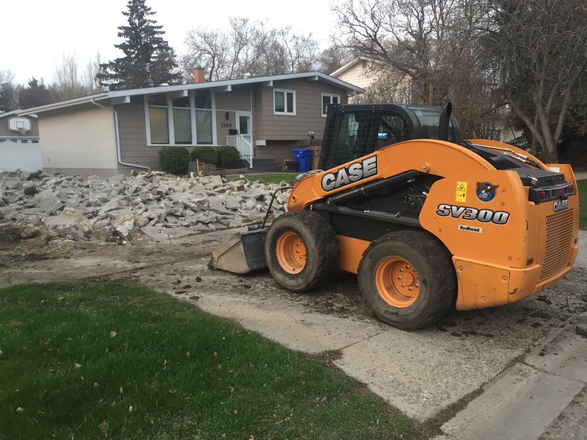 RedheadEquip's tweet photo. Big or Small, @CaseCE has the equipment to get any job done #casece #whateverittakestobuild #SKCE #skidsteer https://t.co/KFzcRL5llm https://t.co/77KcAxq945