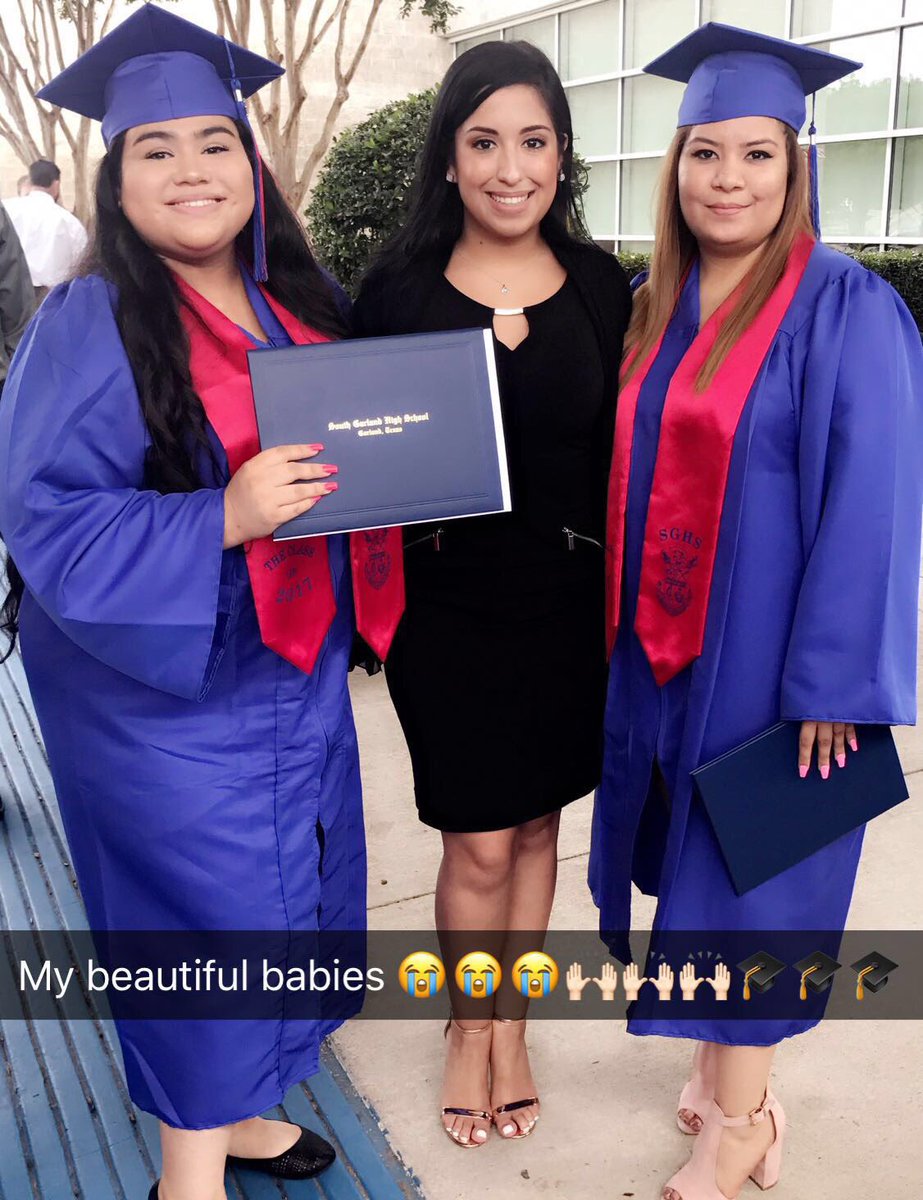 MiaAFig's tweet photo. My babies! I don't want y'all to leave me 😭❤️ @_meelissaaa_ @amira_kazic @dianisssst #classof2017 😭🎓❤️ https://t.co/EBsnZNGz8g