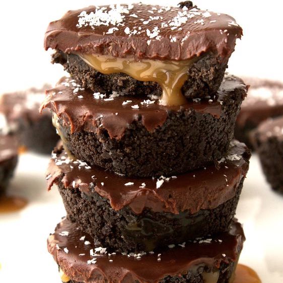 findingvegan's tweet image. #Vegan No-Bake Chocolate Caramel Tarts findingvegan.com/vegan-no-bake-… by @lovingitvegan