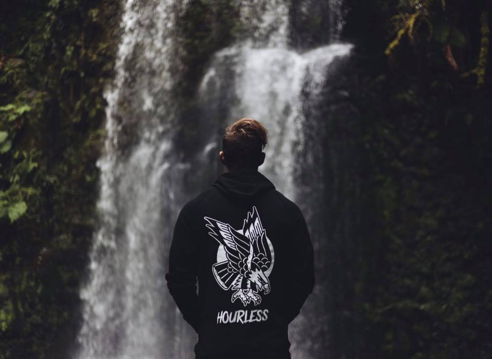 Hourless tweet media