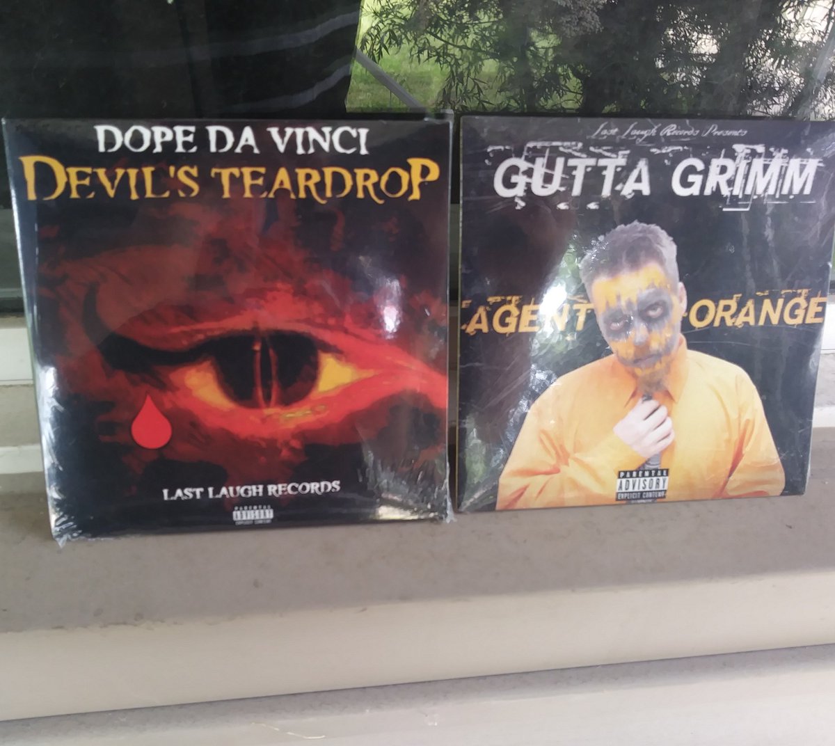 4UMclick's tweet photo. #DevilsTearDrop #AgentOrange #DoubleL #LLR #LastLaughRecords $10 a piece or both for $15 https://t.co/A9gMmcj17I