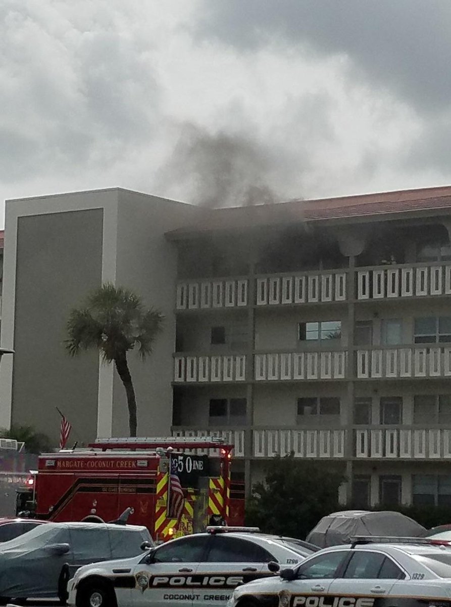 Flames destroy apartment in #CoconutCreek  bit.ly/2qO0gbH https://t.co/oV0BitdxTB