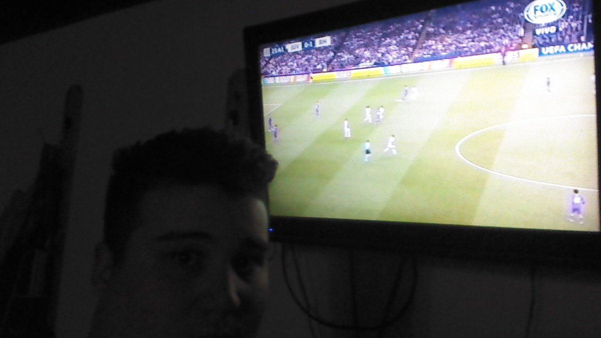 PuchoV8's tweet photo. #ChampionsxFOX  vamos dybala ... Dale papá que vos podés ... Pipita querido pone huevo https://t.co/PzQWeyumDJ