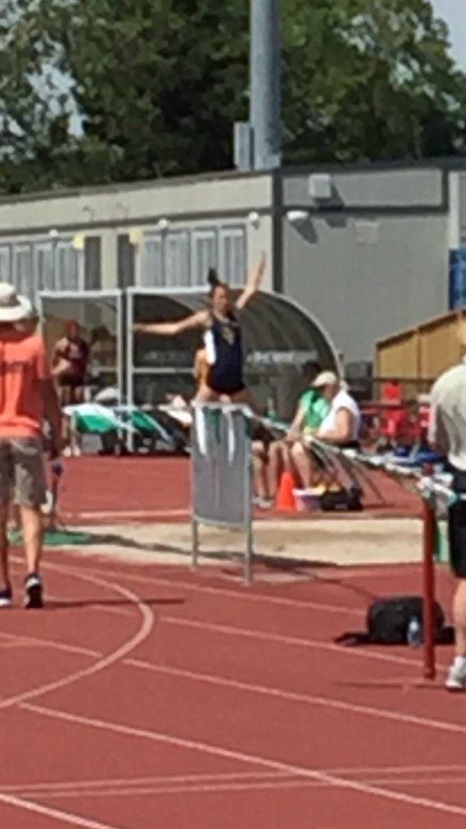 OFalls_Bulldogs's tweet image. With a first attempt jump at 18&apos; 1&quot;.75 (2nd overall), Mary Piper advances to the OHSAA DI Long Jump Finals. Let&apos;s Go Mary!