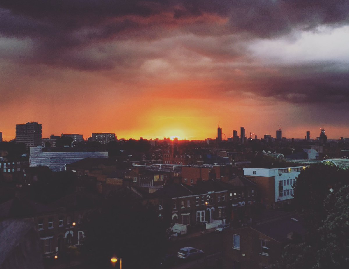 GemmaAnneStyles's tweet photo. Apocalypse London ☄️☀️🔥 https://t.co/jgv9tz187X