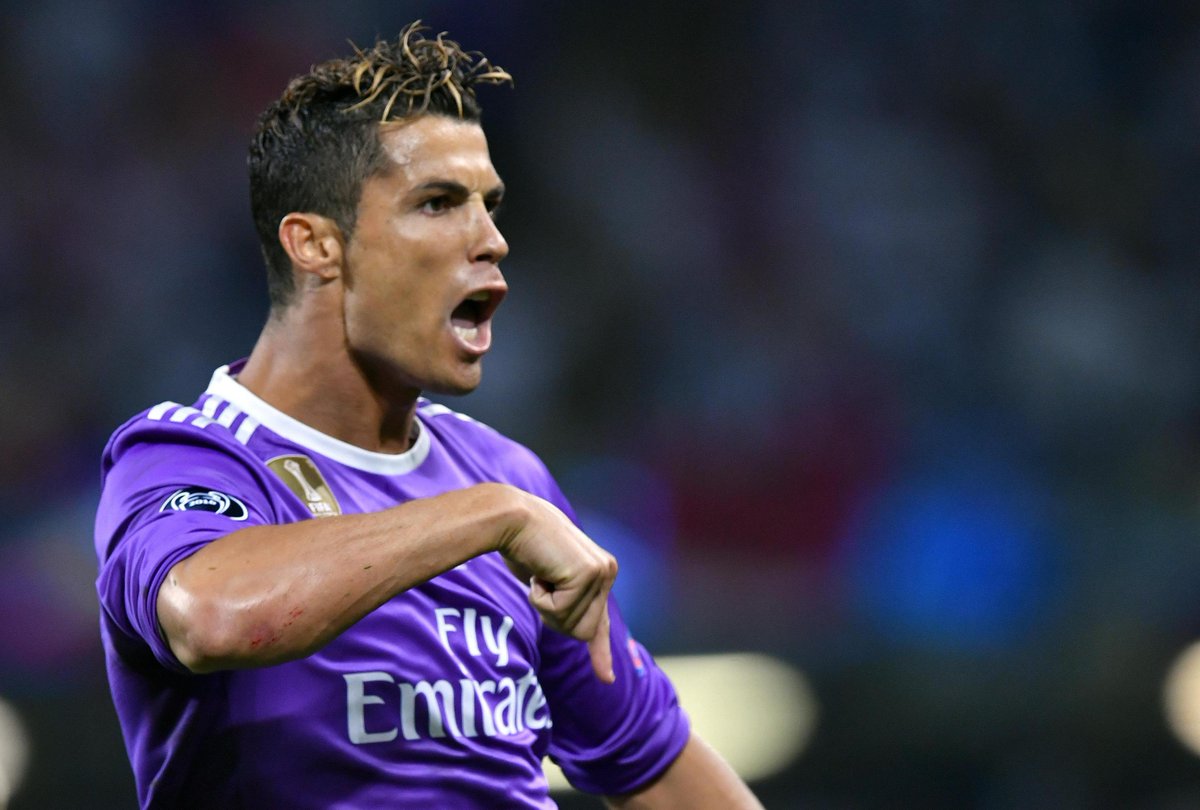 LaLiga's tweet photo. 2013, 2014, 2015, 2016 y ¡¡¡2017!!! 🔝⚽️

¡Cristiano es el máximo goleador de la Champions por QUINTO año seguido! 🔥

#UCLfinal https://t.co/5X6WfhuCEU