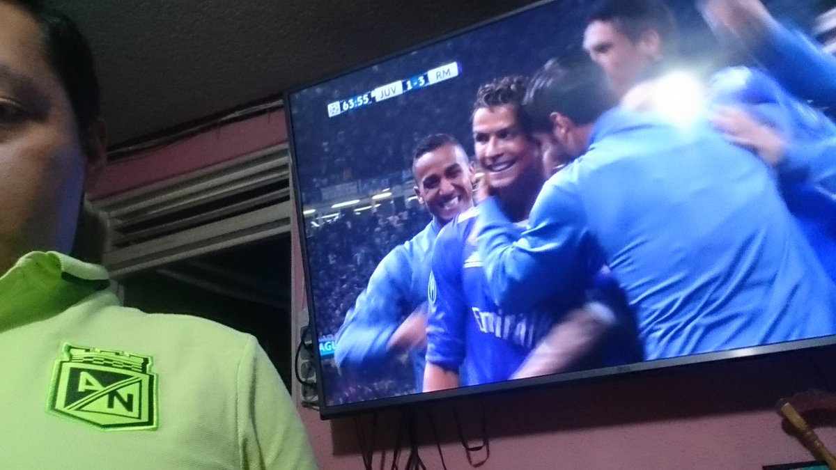 _DANIEL_V's tweet photo. #FinalChampionsxRCN quiero camiseta https://t.co/5cWFgAwG9C