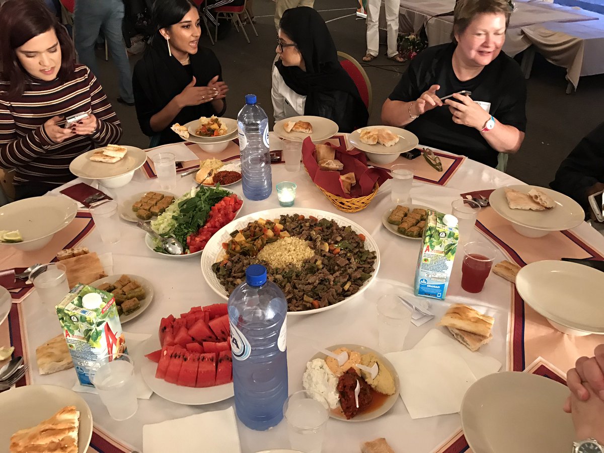 vbornl's tweet photo. Ook aanwezig met onze leden bij de #ramadantent georganiseerd door @St_Openhaard in samenwerking met lokale organisaties #Rotterdam https://t.co/KxKOSzRRqN