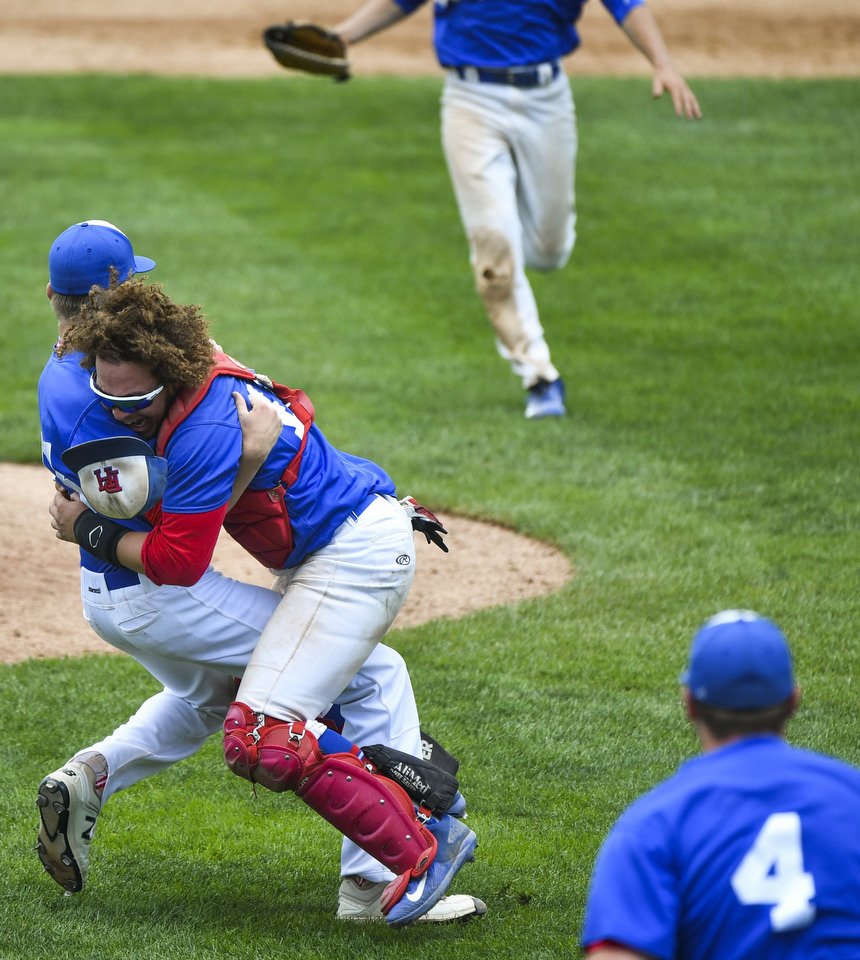 RojoPix's tweet photo. Joy in #PeoriaHeights as #Patriots see fireworks winning #IHSA Class 1A baseball title with 6-2 win over #Valmeyer.#pjspreps @pjstarsports https://t.co/U7w2VKRK1v