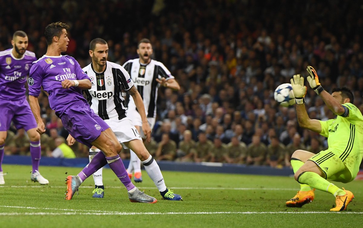 BBCSport's tweet photo. Real Madrid are 20 minutes away from becoming the first team to retain the Champions League

https://t.co/d4vDiuLVZ1 #UCLFinal

#UCLFinal https://t.co/slIbsGKlHq