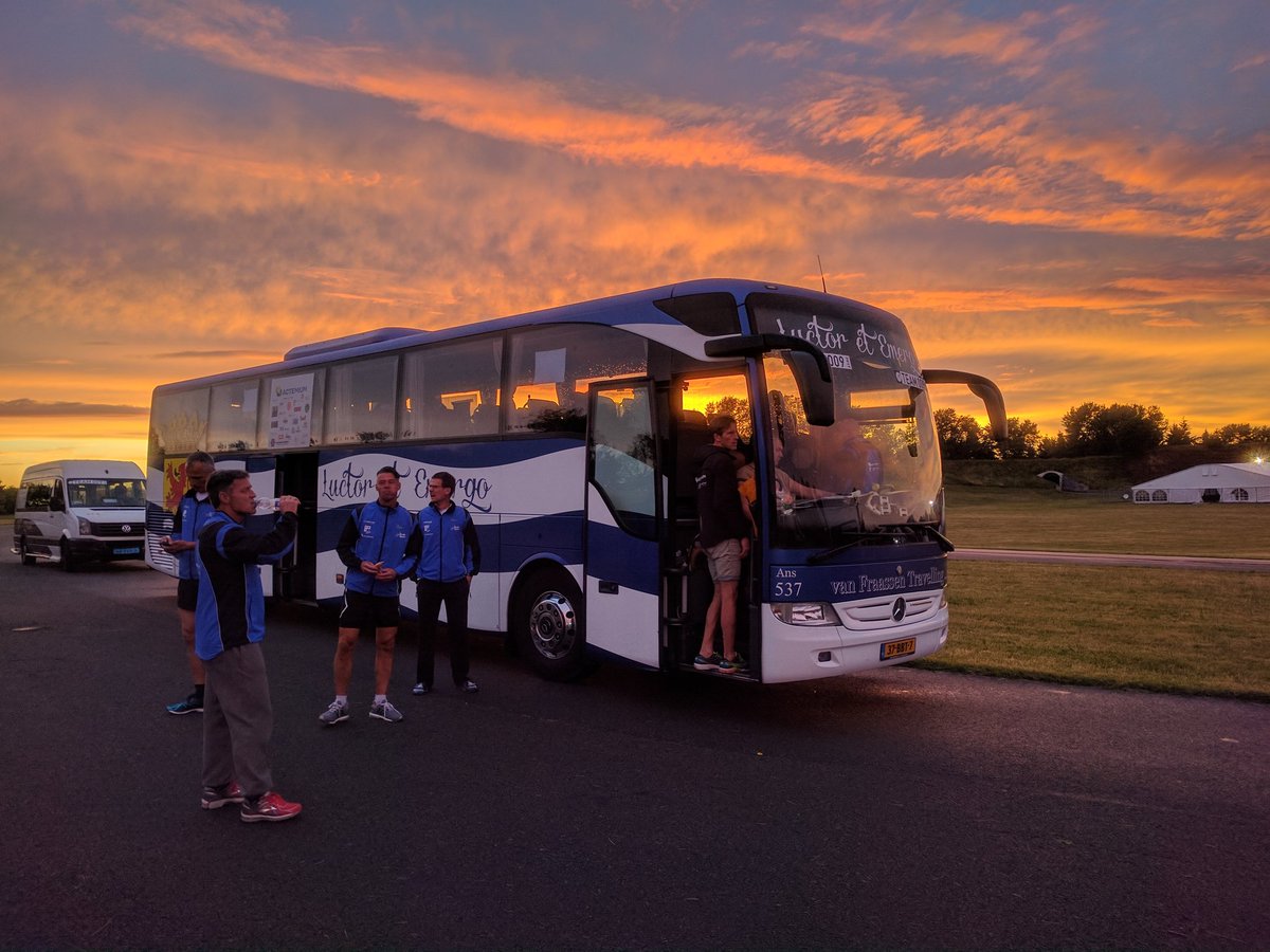 ActemiumRunners's tweet photo. Mooie plaatjes tijdens de zonsondergang... #Roparun #team009 https://t.co/Dj2eQGdCFI