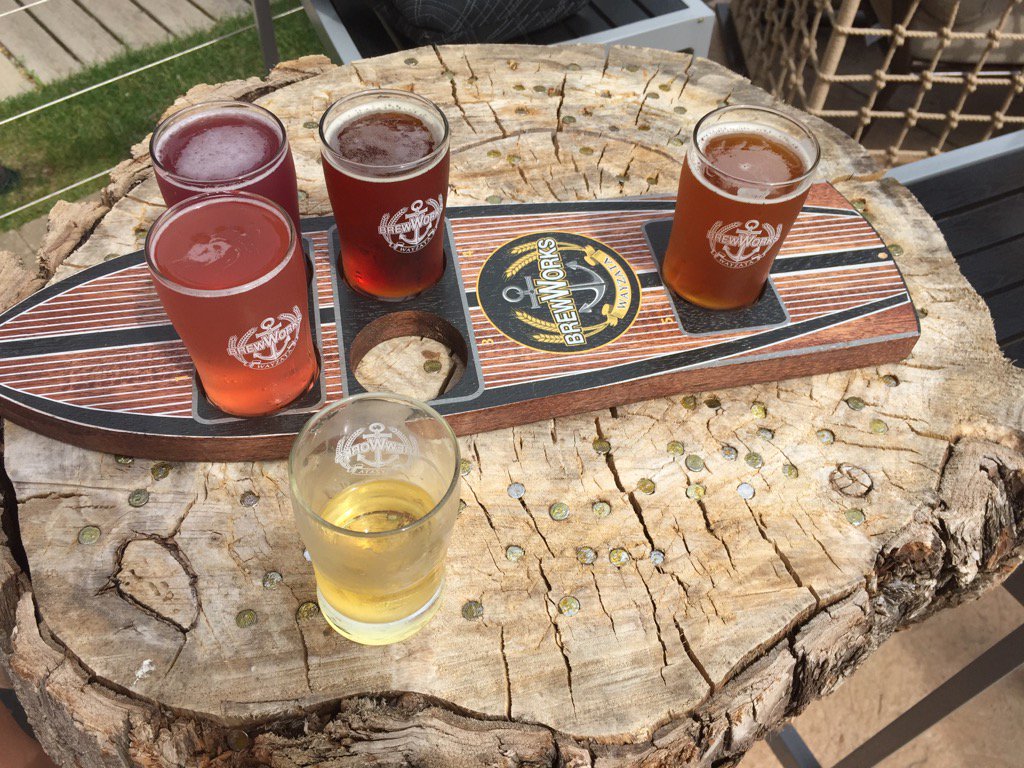 kube2327's tweet photo. @WayzataBrewWrks enjoying a flight and trying to determine which one to @Craftapped https://t.co/e8GHHB3bL5