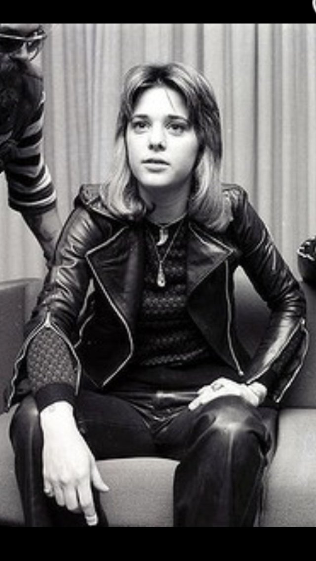 Happy 67th Birthday to the Rockin\ queen that is Suzi Quatro.  xX 