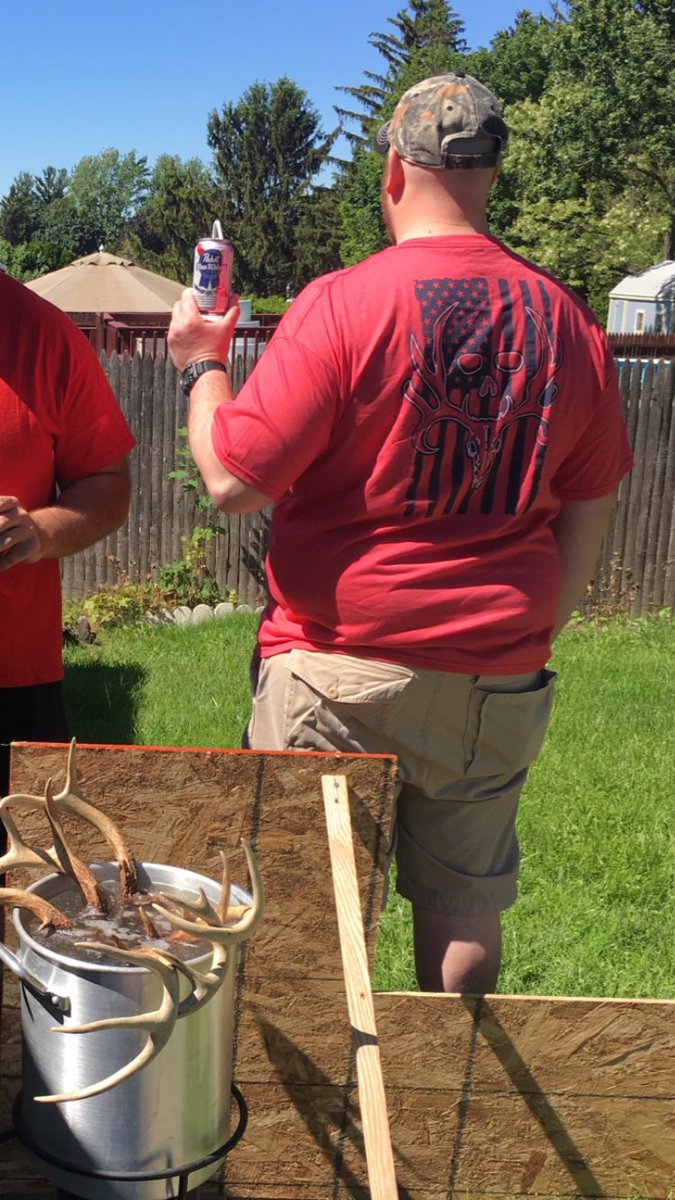 JBPaussa's tweet photo. @BoogerBottom doing a little boiling from last seasons success rockin my bone collector shirt!!! https://t.co/LRSdPENoKw