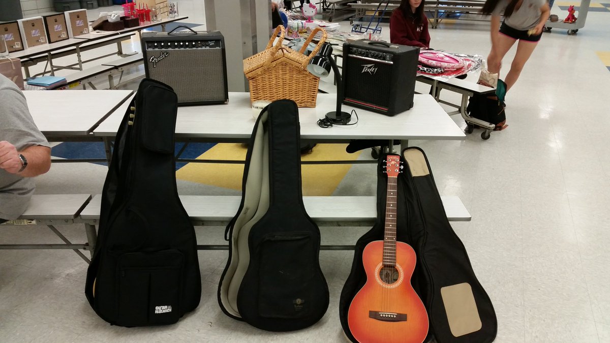 kayhyunkim's tweet photo. WJPS Yard Sale today!! Please drop by #wjpsnews #yardsale #bike #guitar #korean #beauty https://t.co/6xUYLJc5Z5