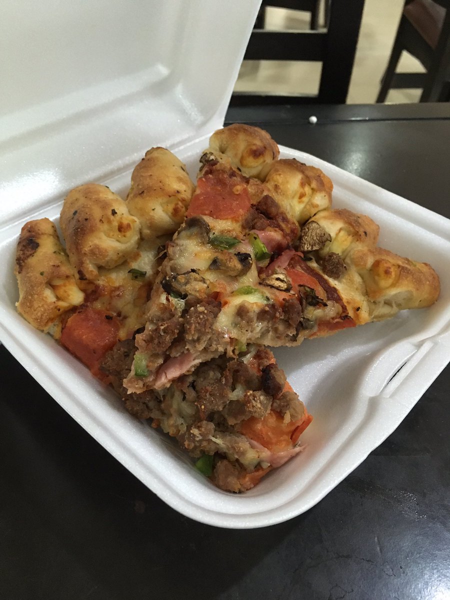 marcelagil's tweet photo. Entiendo la situación de nuestro país y lo difícil que es todo, pero que cosa tan patética la visita a @PizzaHutVzla #nulo #fail #lastima https://t.co/VGY35MyJk3
