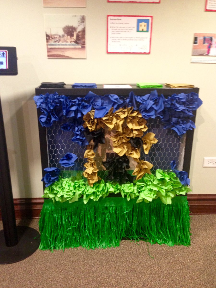 michellerpoe's tweet photo. The parade float interactive kind of looks like a yawning Goldilocks #itsabuilding #ourbuilding #beerfestweekend https://t.co/wEIJK919ft