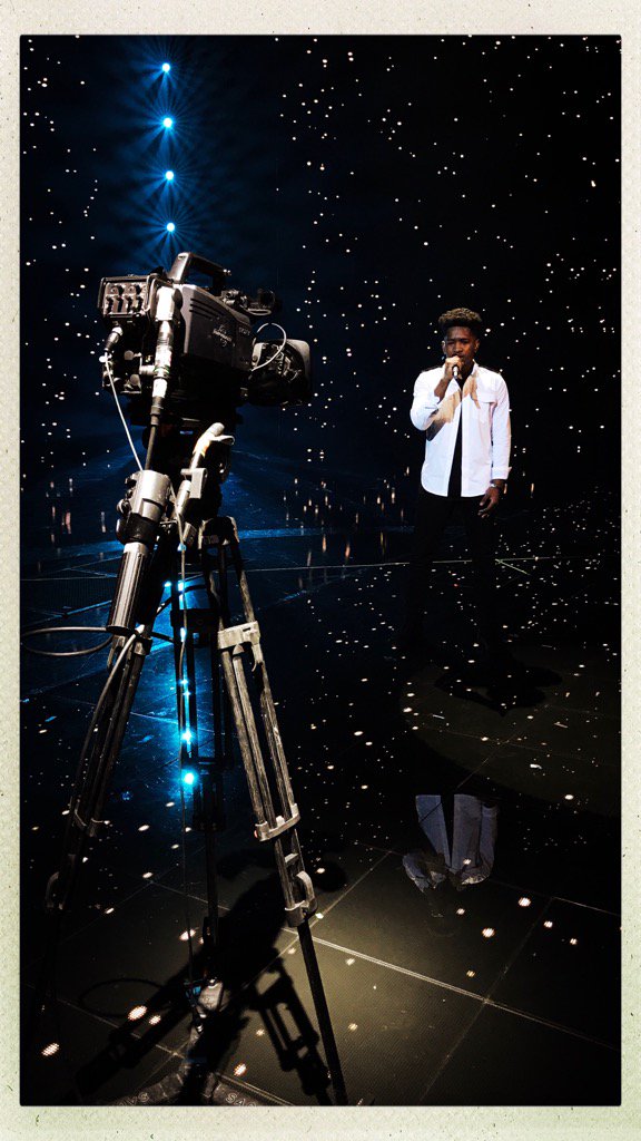 youngpeople_off's tweet photo. ... Très touché... Quel émotion! Merci @LisandroCuxi! '' Manquer d'un pere n'est pas un crime... '' 😢❤🎤✌🏻
#TheVoice
(photo @nikosaliagas) https://t.co/OpJx4FXW2b