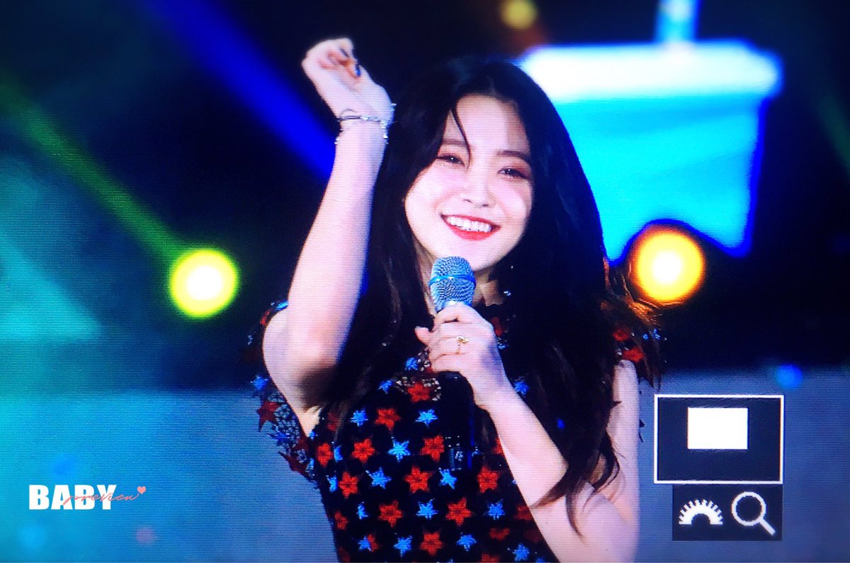 cuteyeripics's tweet photo. really two different charms ❤ https://t.co/dVGuuIXrCQ